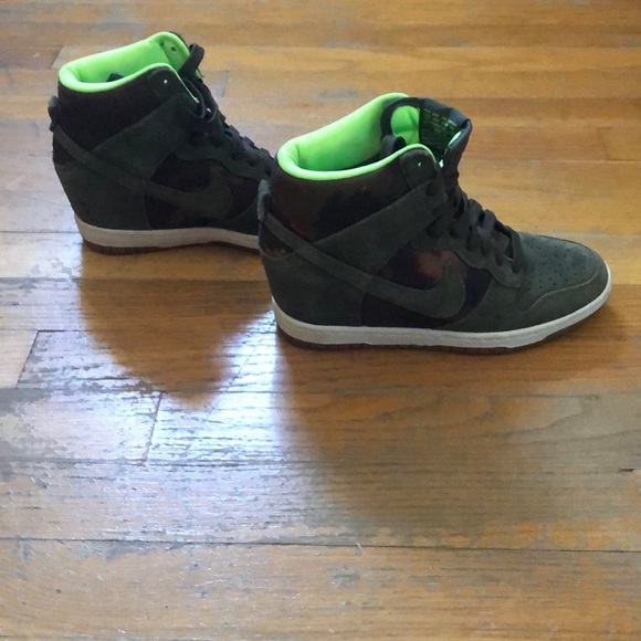 Nike Shoes - 🌻BOGO Nike High Tops in EUC